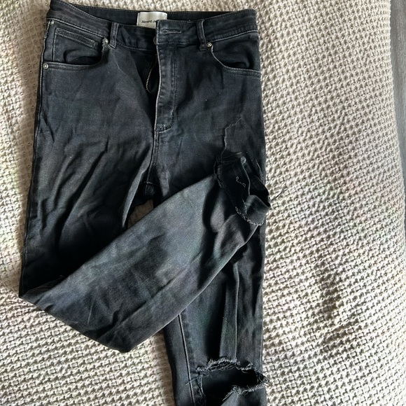 Abrand Jeans size 8/26, high skinny, black with a hole on either knee, mid rise - Picture 2 of 4
